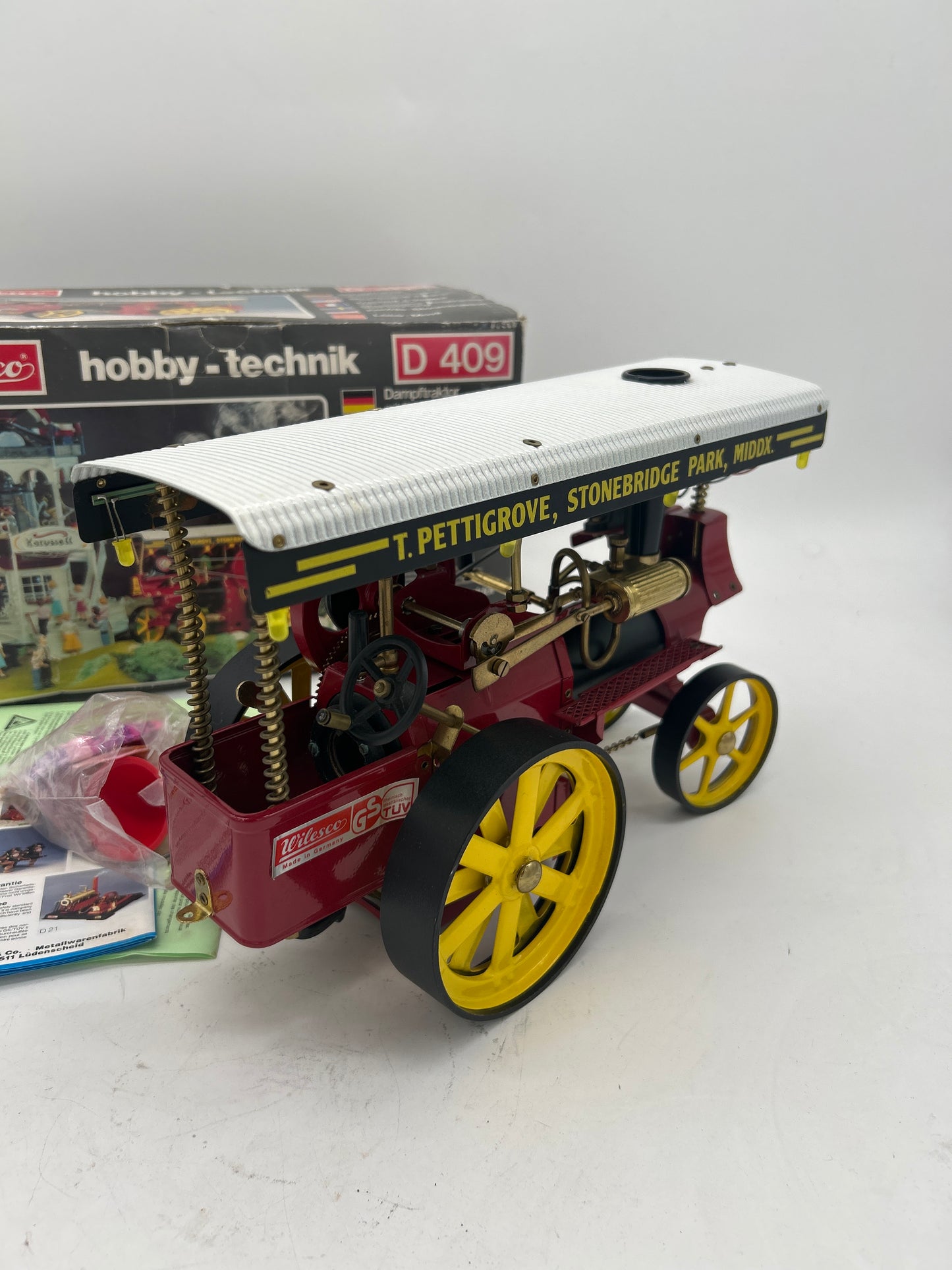 Live Steam Wilesco D409 Showman’s Traction Engine Model Boxed
