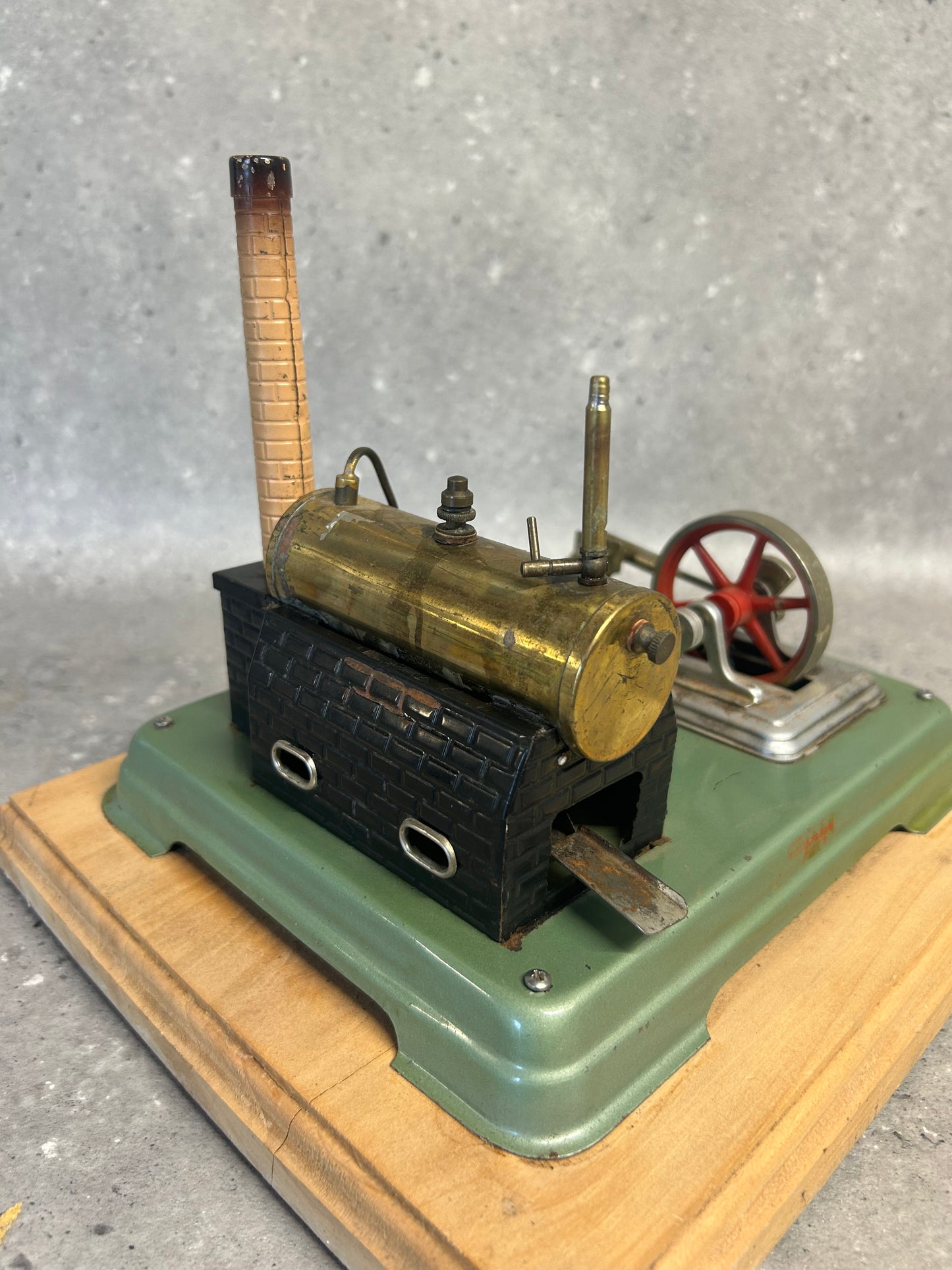 Fleischmann 120-2 Stationary Engine Model