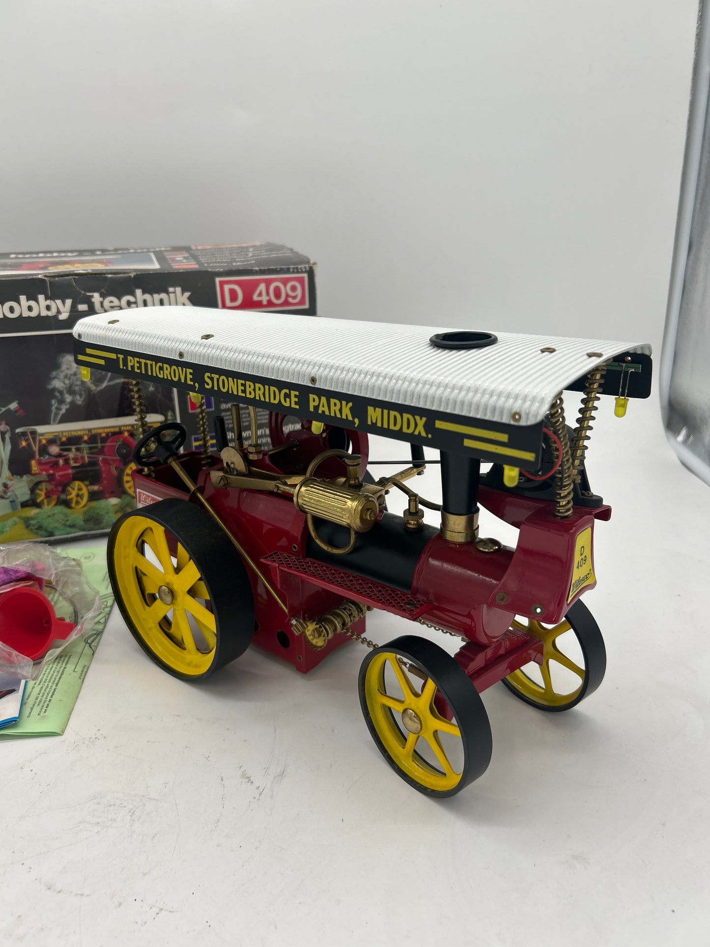 Live Steam Wilesco D409 Showman’s Traction Engine Model Boxed