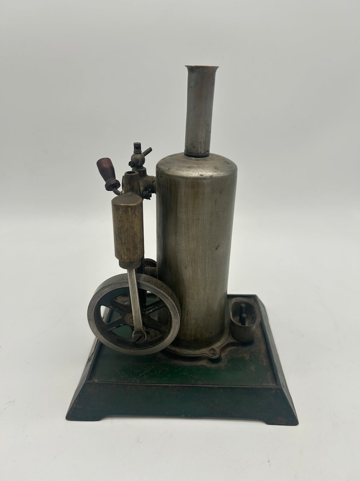 Empire (Metal Ware Corp.) No. B31 Electric Upright Engine