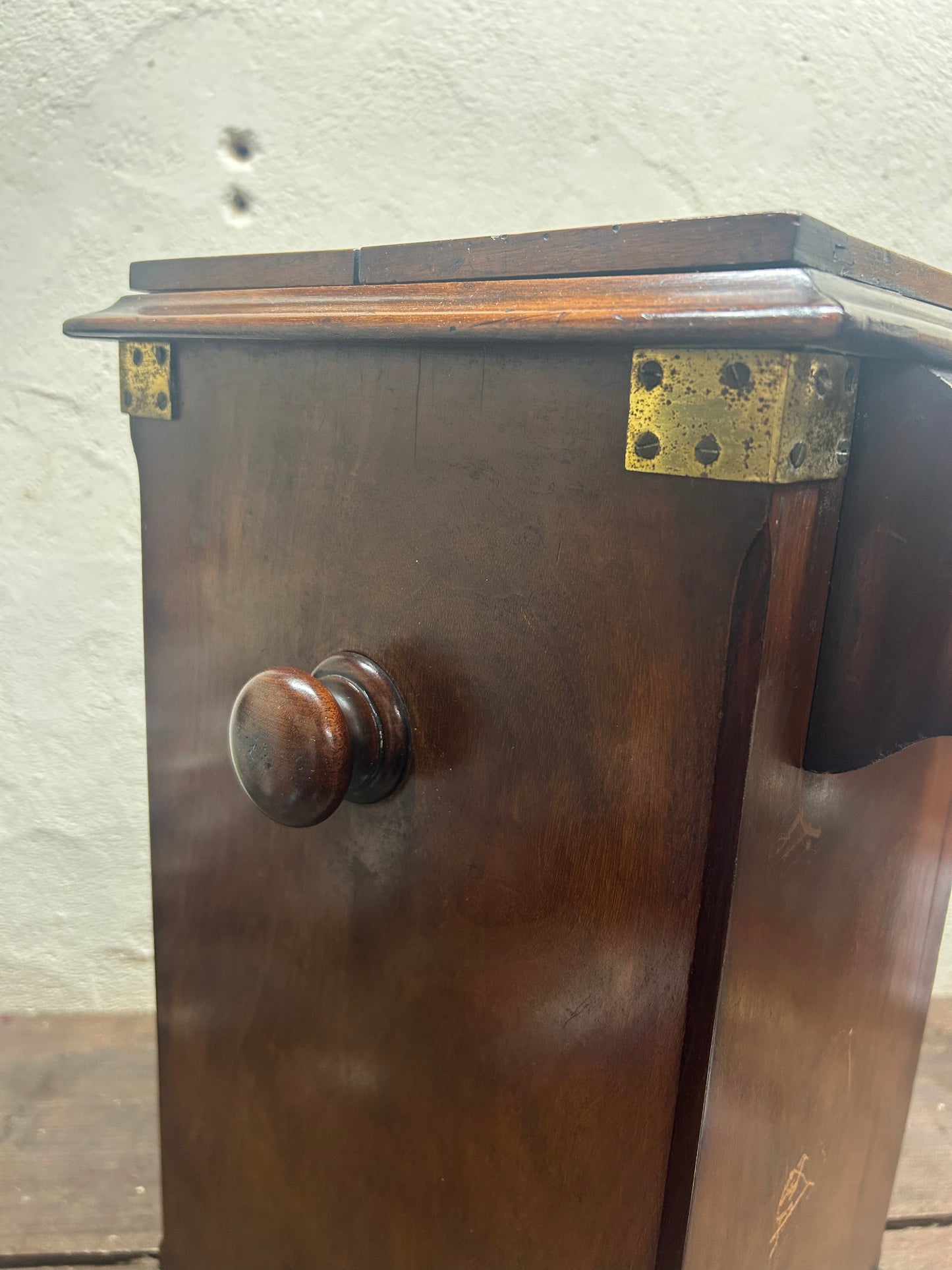 Rare Double-Capacity ‘Sweetheart’ Tabletop Walnut Pedestal Stereo Viewer / Stereoscope