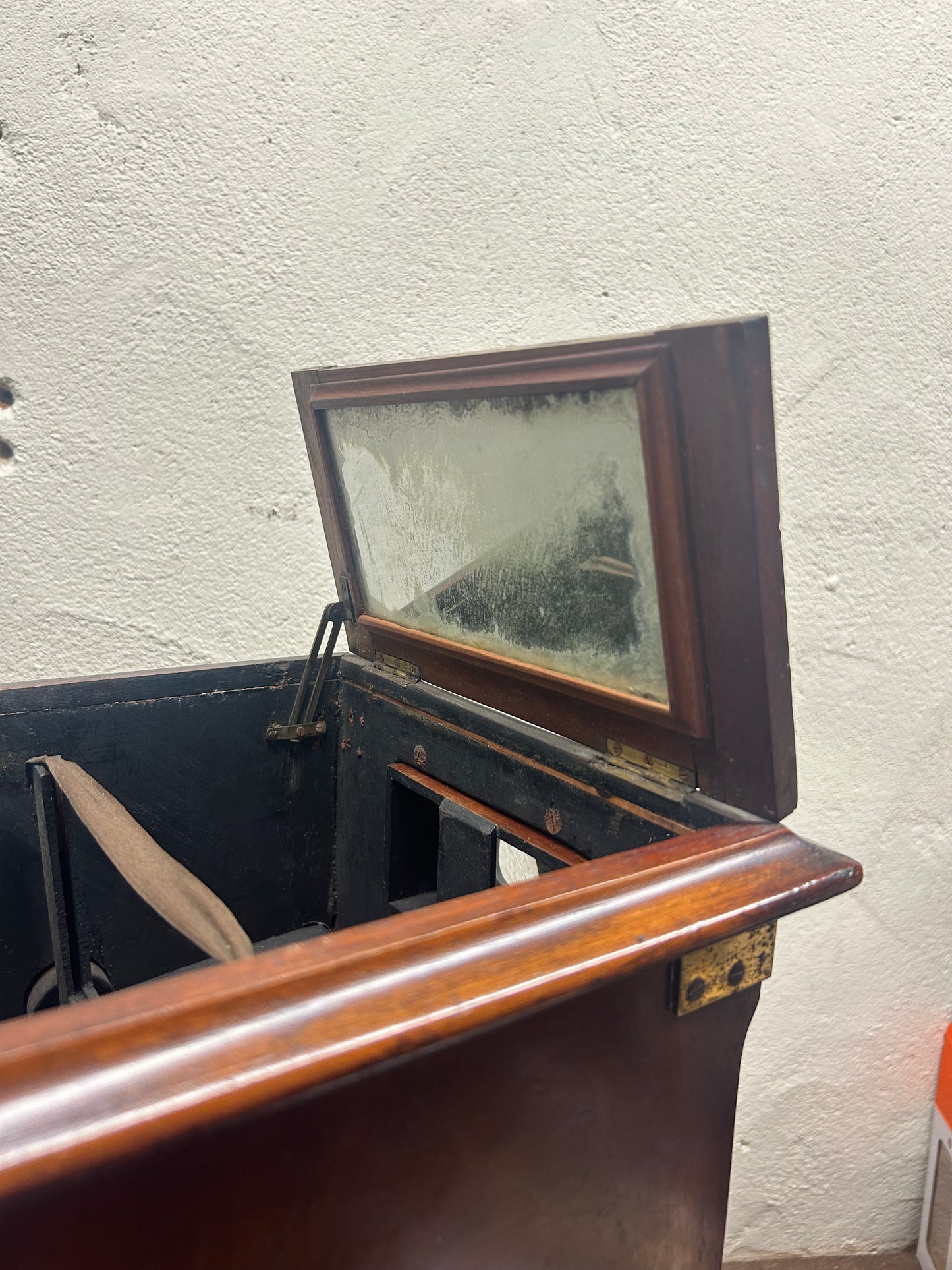 Rare Double-Capacity ‘Sweetheart’ Tabletop Walnut Pedestal Stereo Viewer / Stereoscope