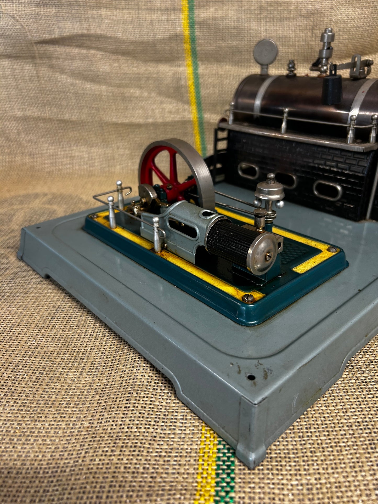 Fleischmann Stationary Engine Model