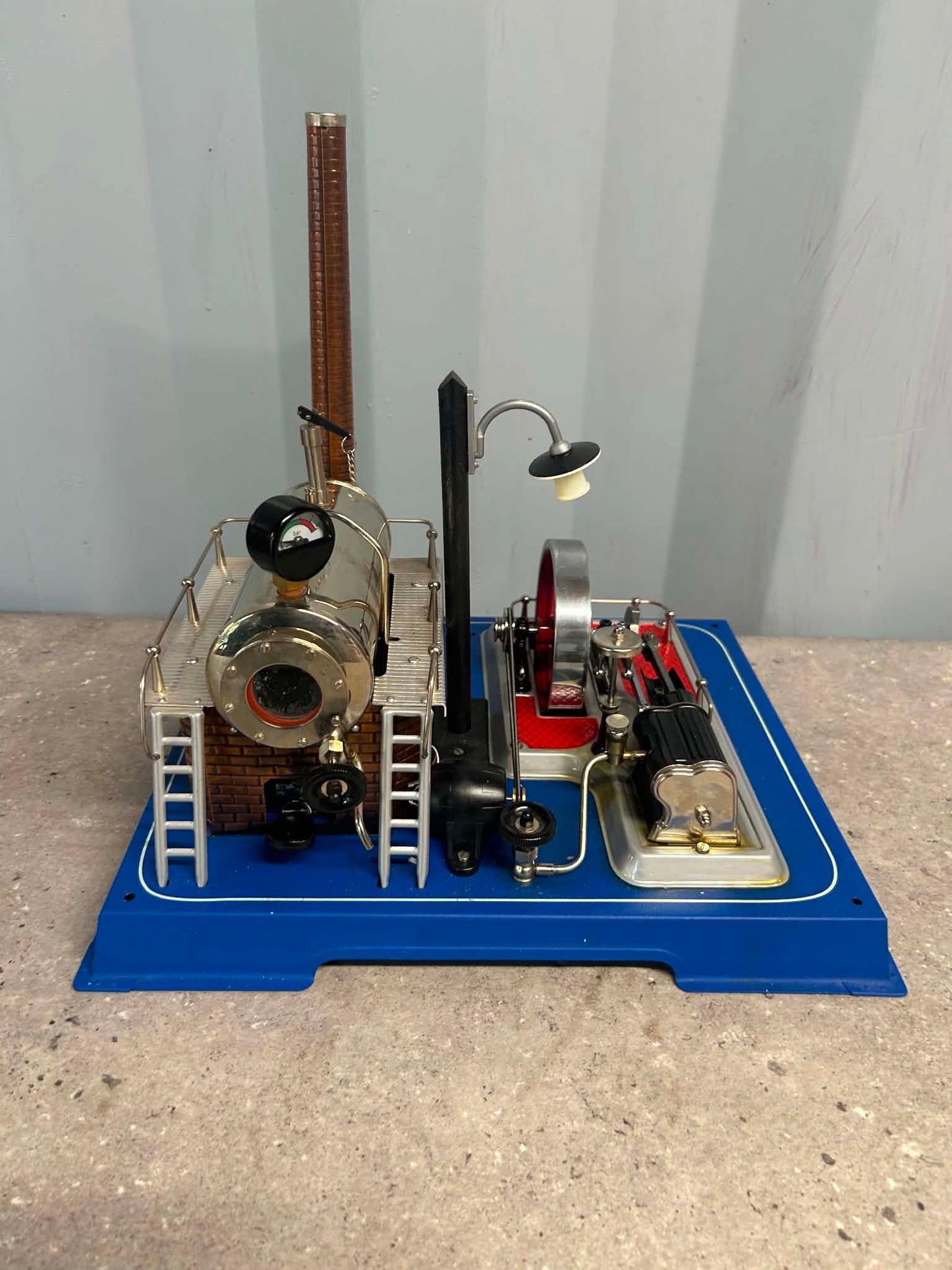 Wilesco D20 Stationary Engine w/ Light & Dynamo