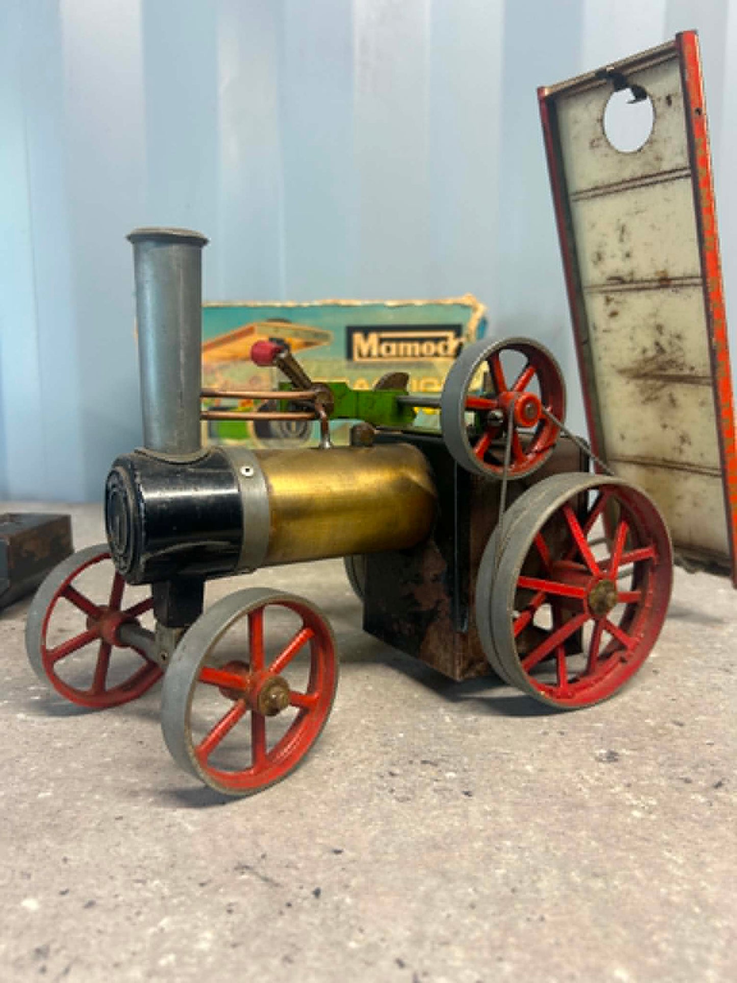 Mamod TE1A Traction Engine Model (Colour Box)
