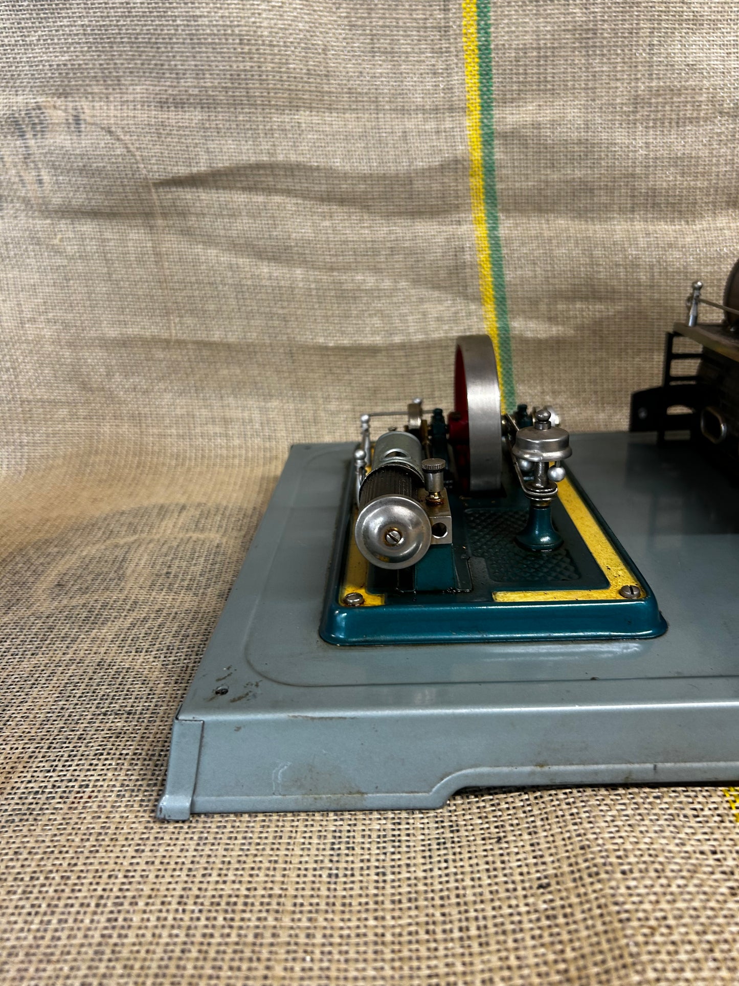 Fleischmann Stationary Engine Model