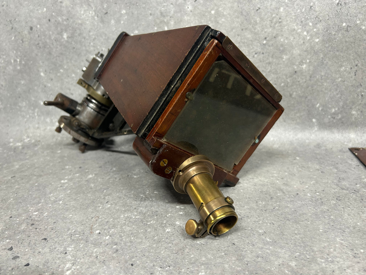 Dobbie-McInnes Hopkinson Flashlight Indicator with Photographic Hood