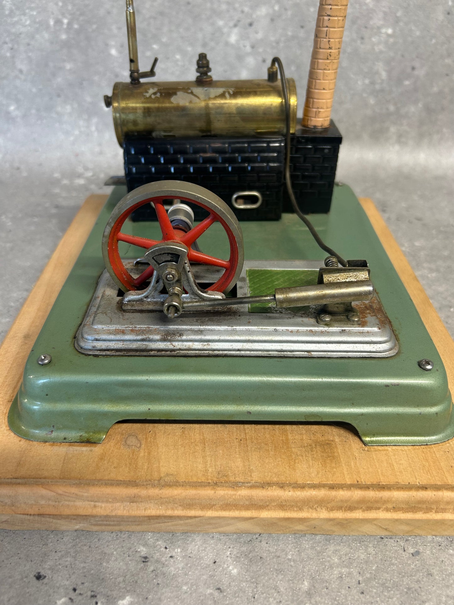 Fleischmann 120-2 Stationary Engine Model