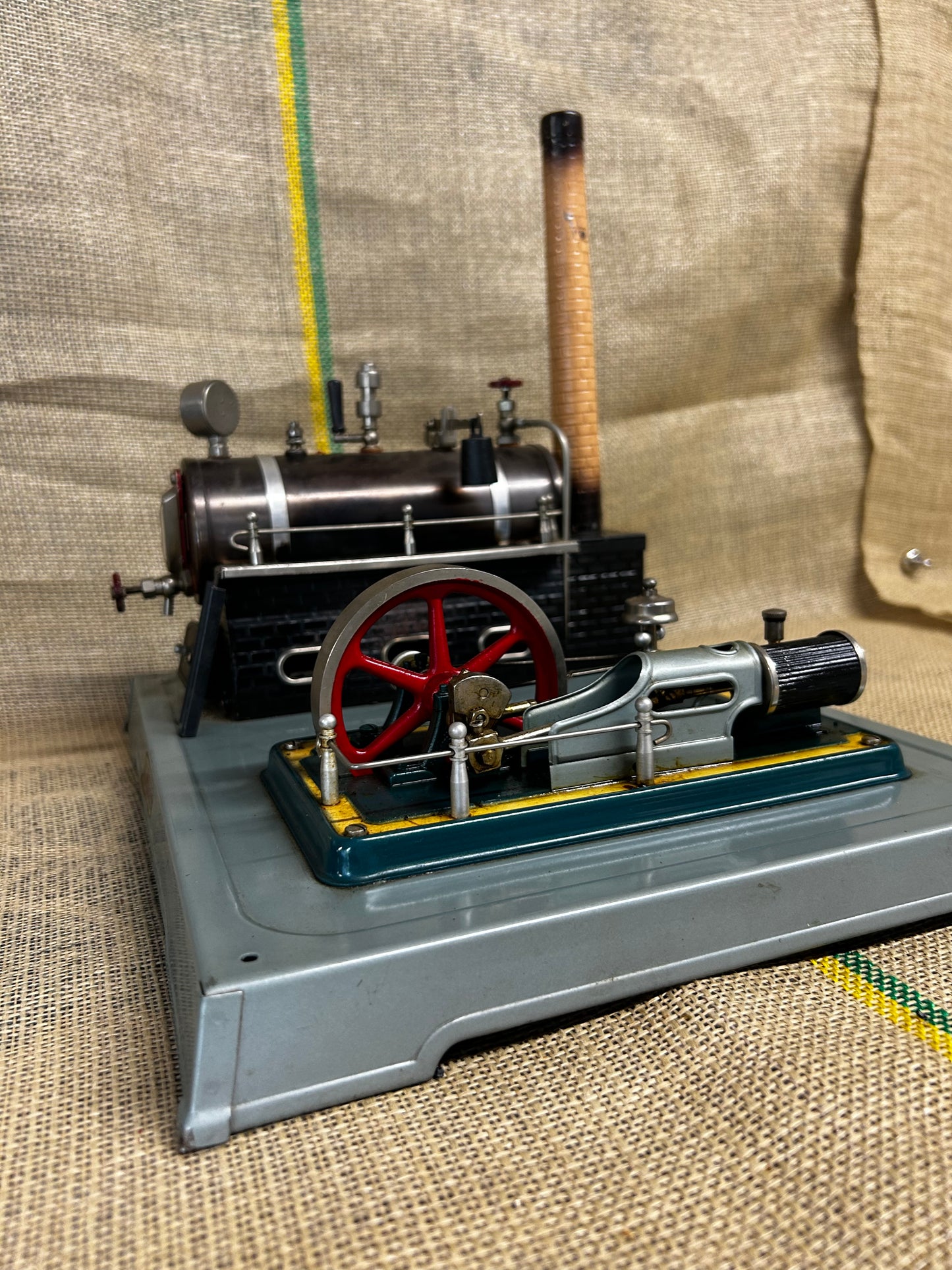Fleischmann Stationary Engine Model