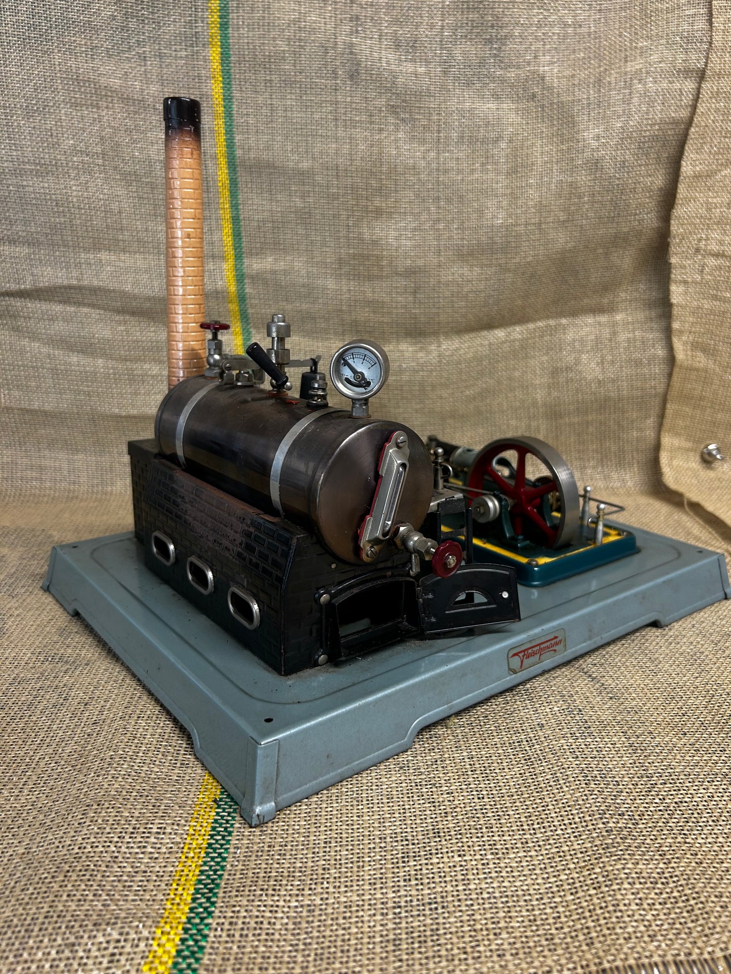 Fleischmann Stationary Engine Model
