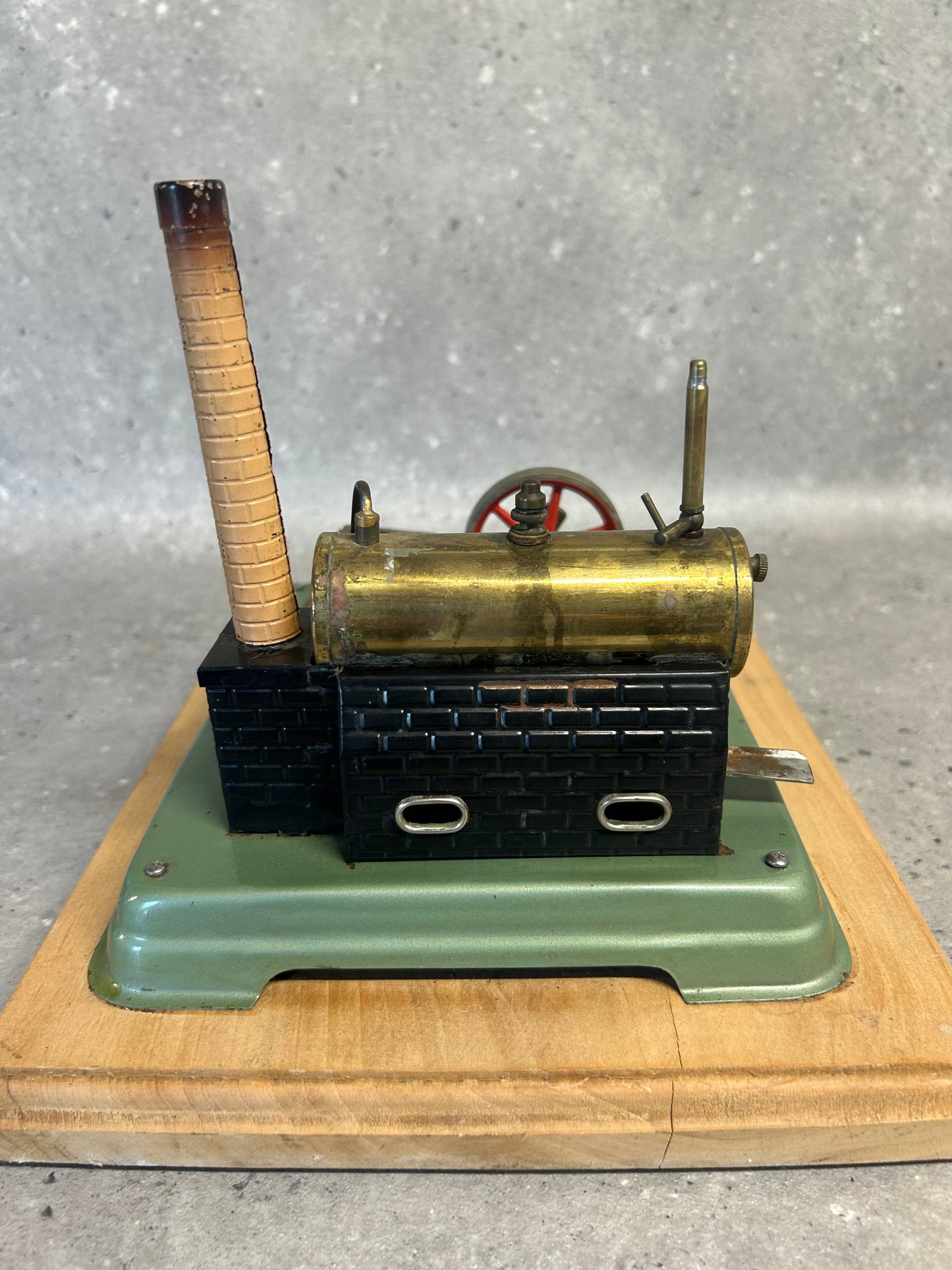 Fleischmann 120-2 Stationary Engine Model