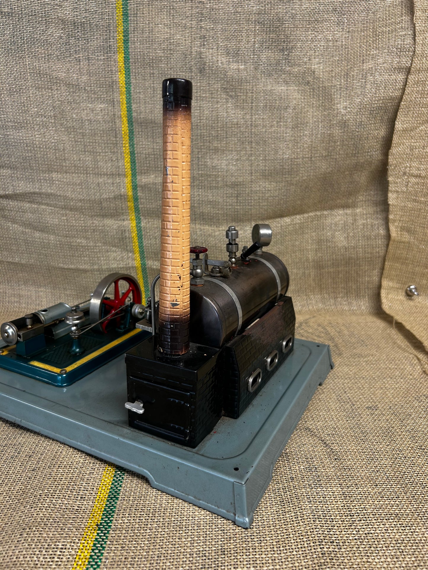 Fleischmann Stationary Engine Model