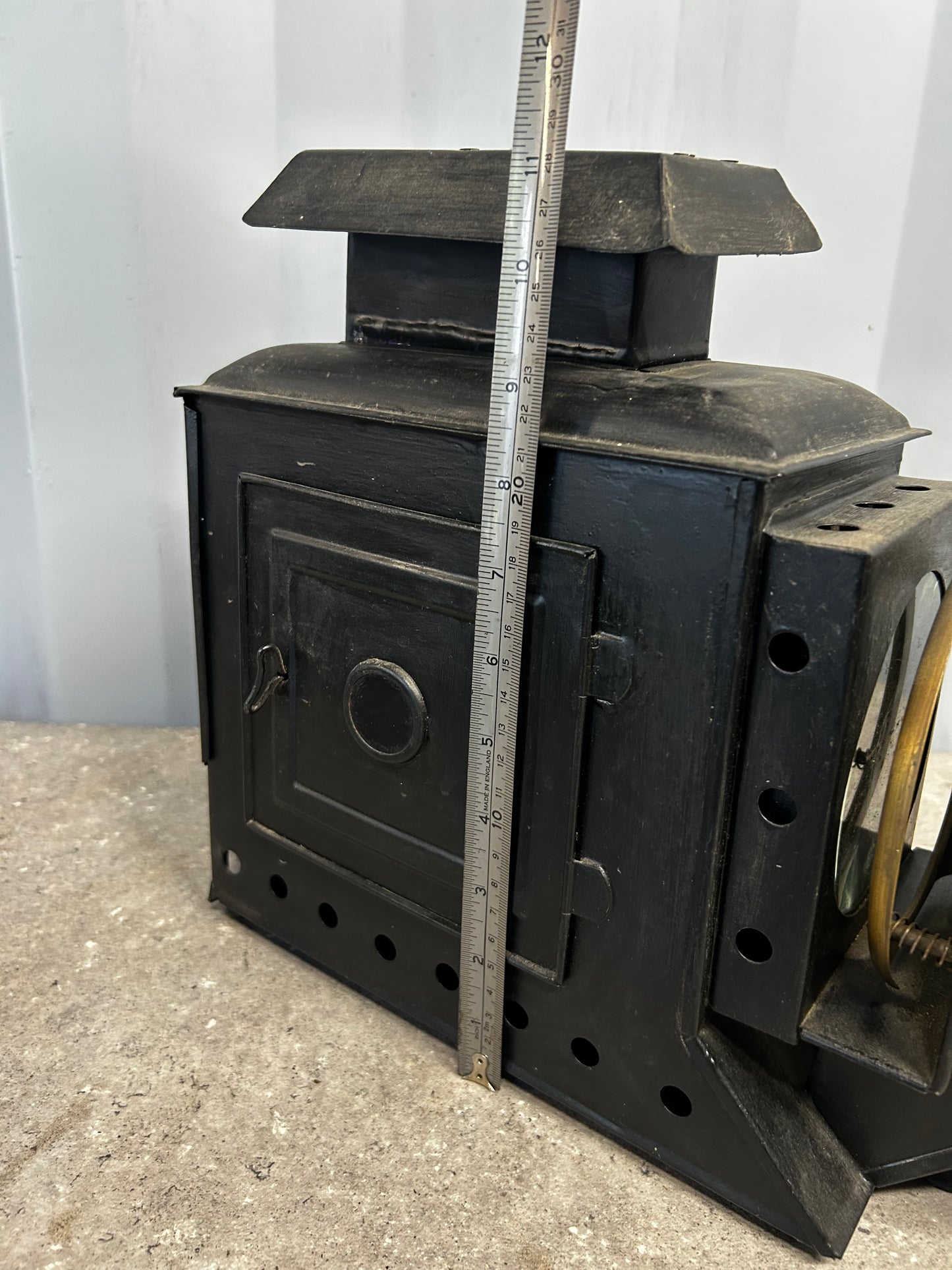 H. Husbands & Sons (Bristol) Magic Lantern Projector