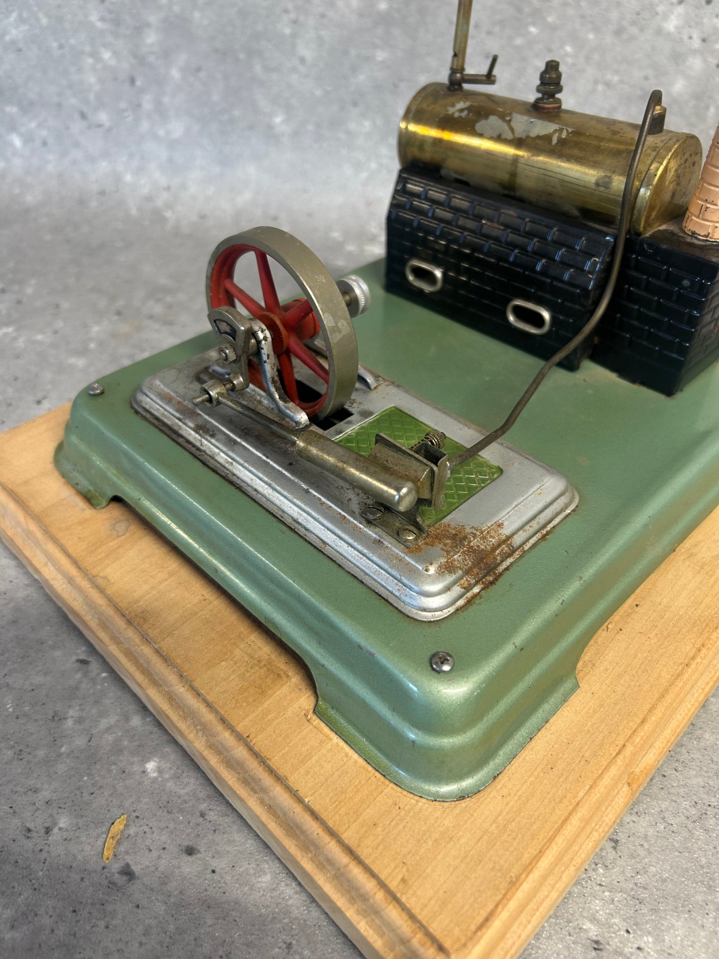 Fleischmann 120-2 Stationary Engine Model