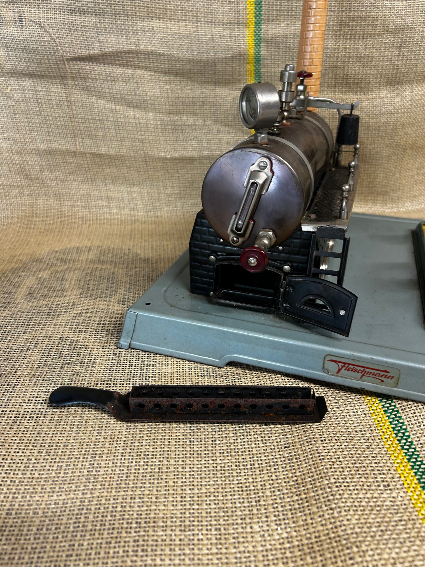 Fleischmann Stationary Engine Model
