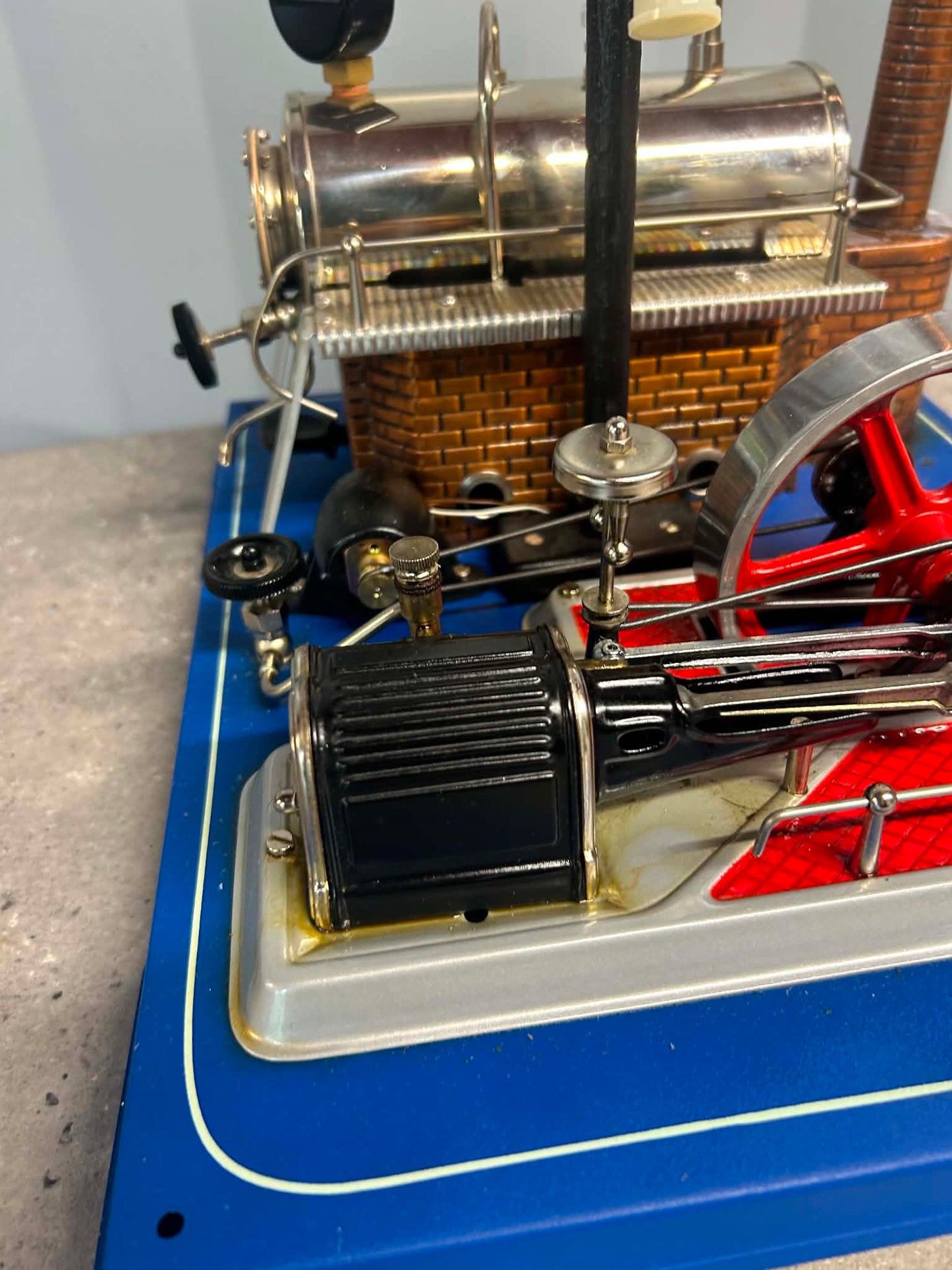 Wilesco D20 Stationary Engine w/ Light & Dynamo