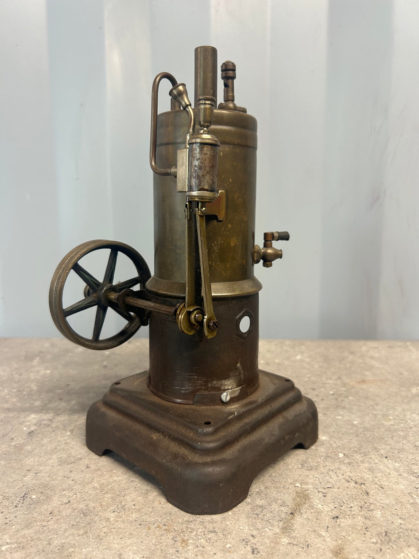 Märklin (1909) “6 1/2” Vertical Engine