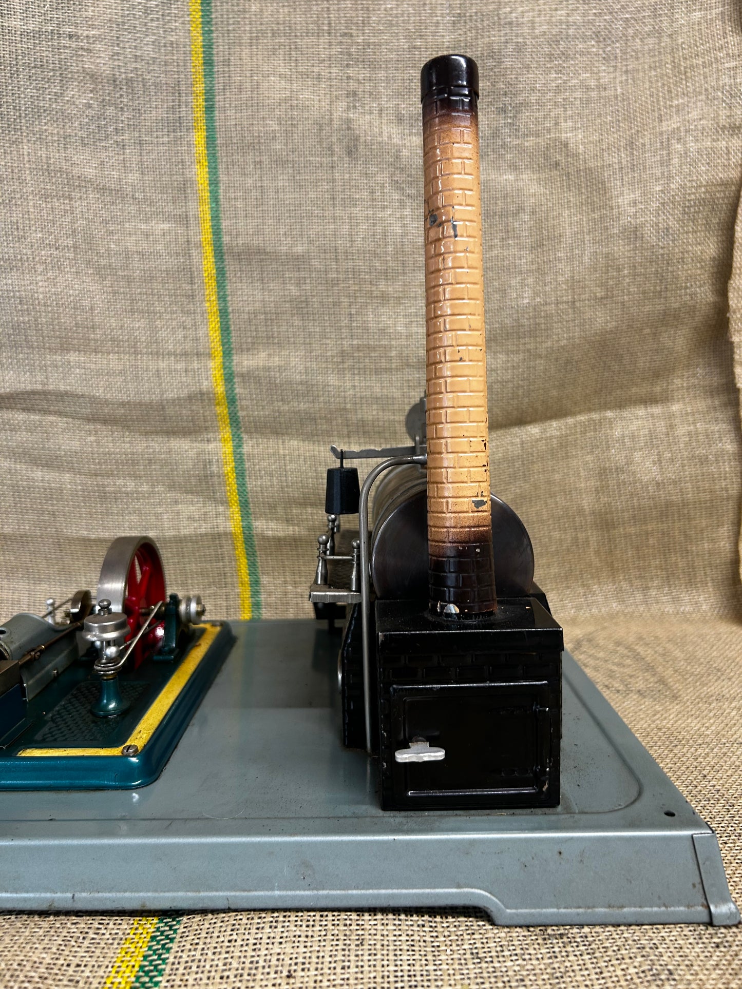 Fleischmann Stationary Engine Model