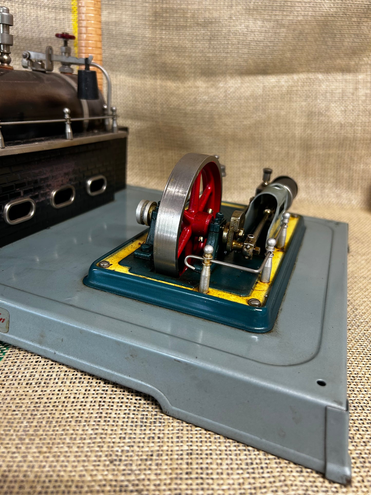 Fleischmann Stationary Engine Model
