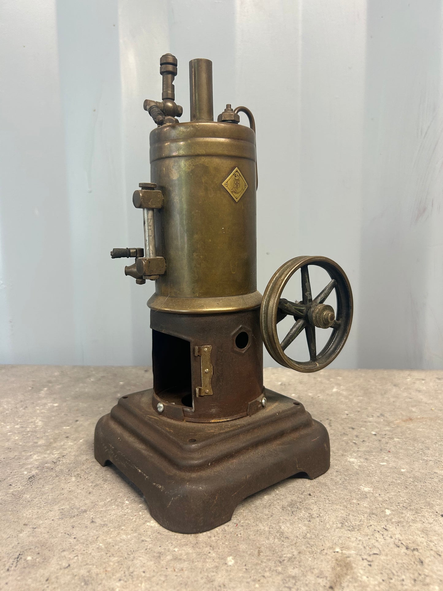 Märklin (1909) “6 1/2” Vertical Engine