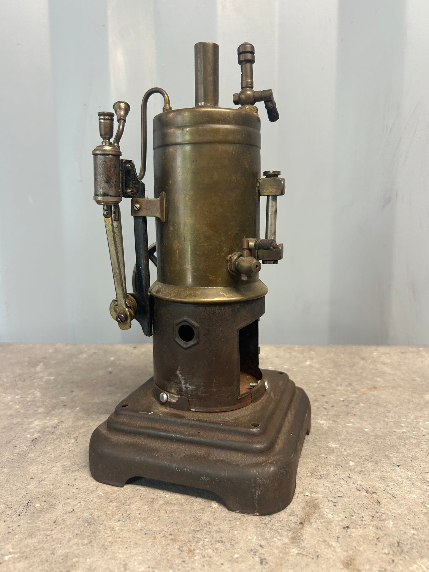 Märklin (1909) “6 1/2” Vertical Engine