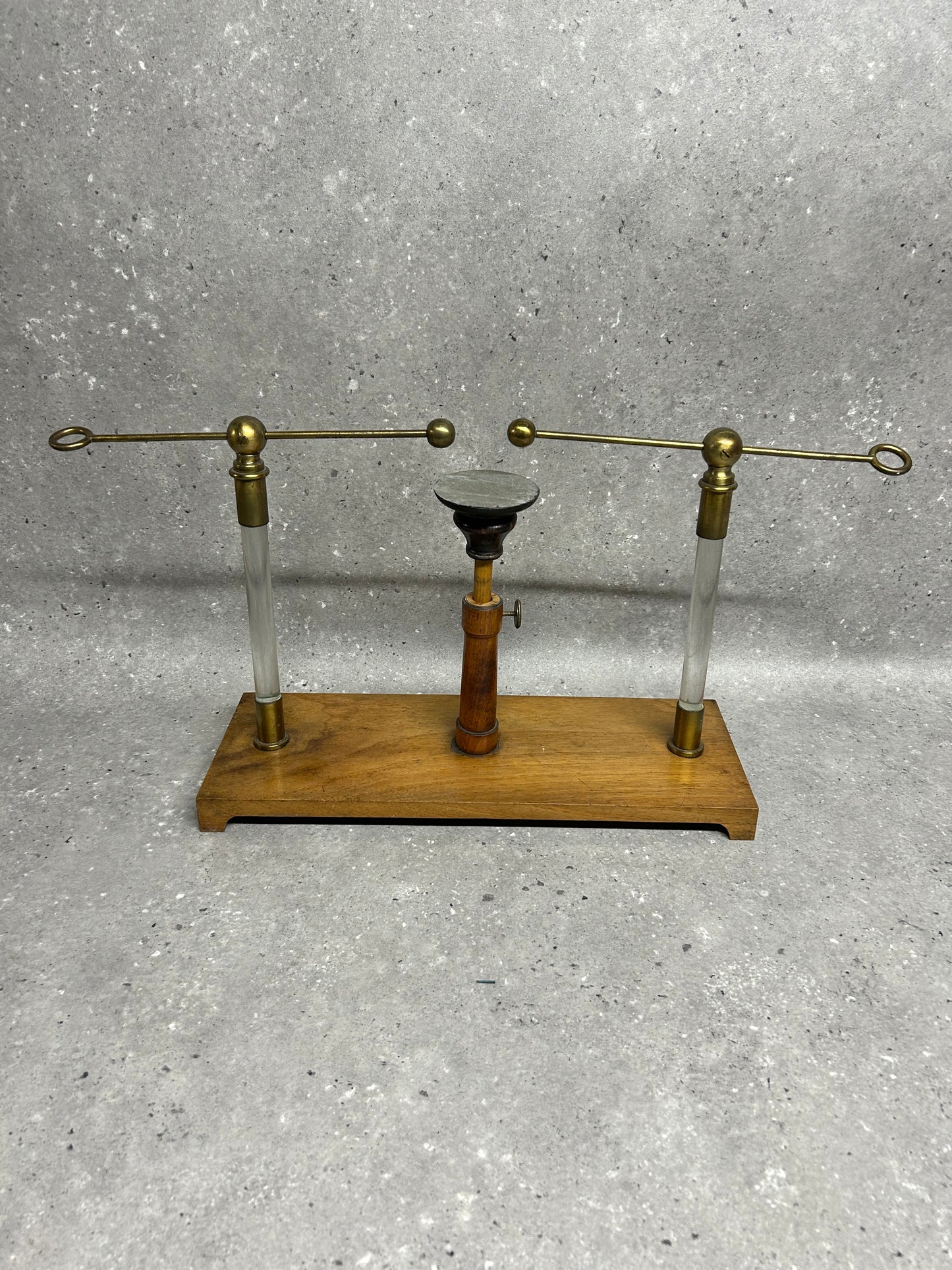 Henley Discharging Table - Universal Electrostatic Stage