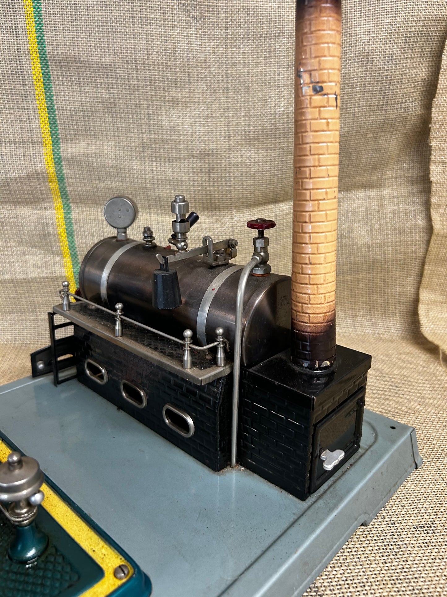 Fleischmann Stationary Engine Model