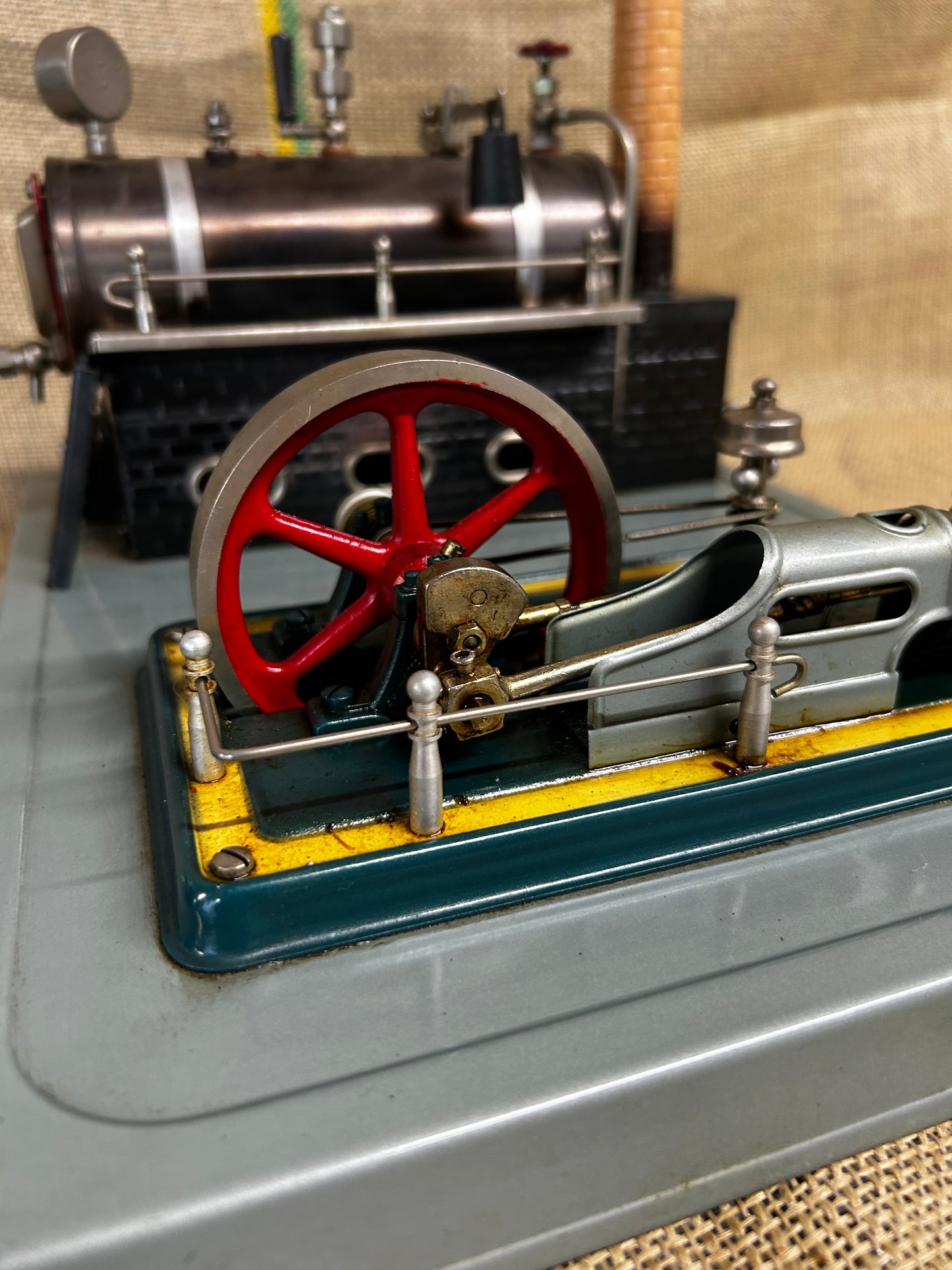 Fleischmann Stationary Engine Model