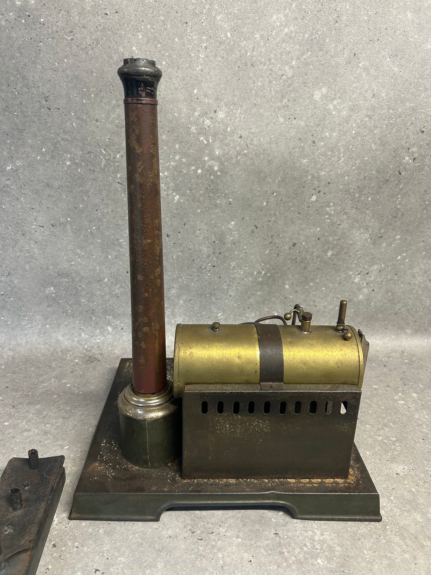 Jean Comby (France) Twin Cylinder Oscillating Stationary Engine