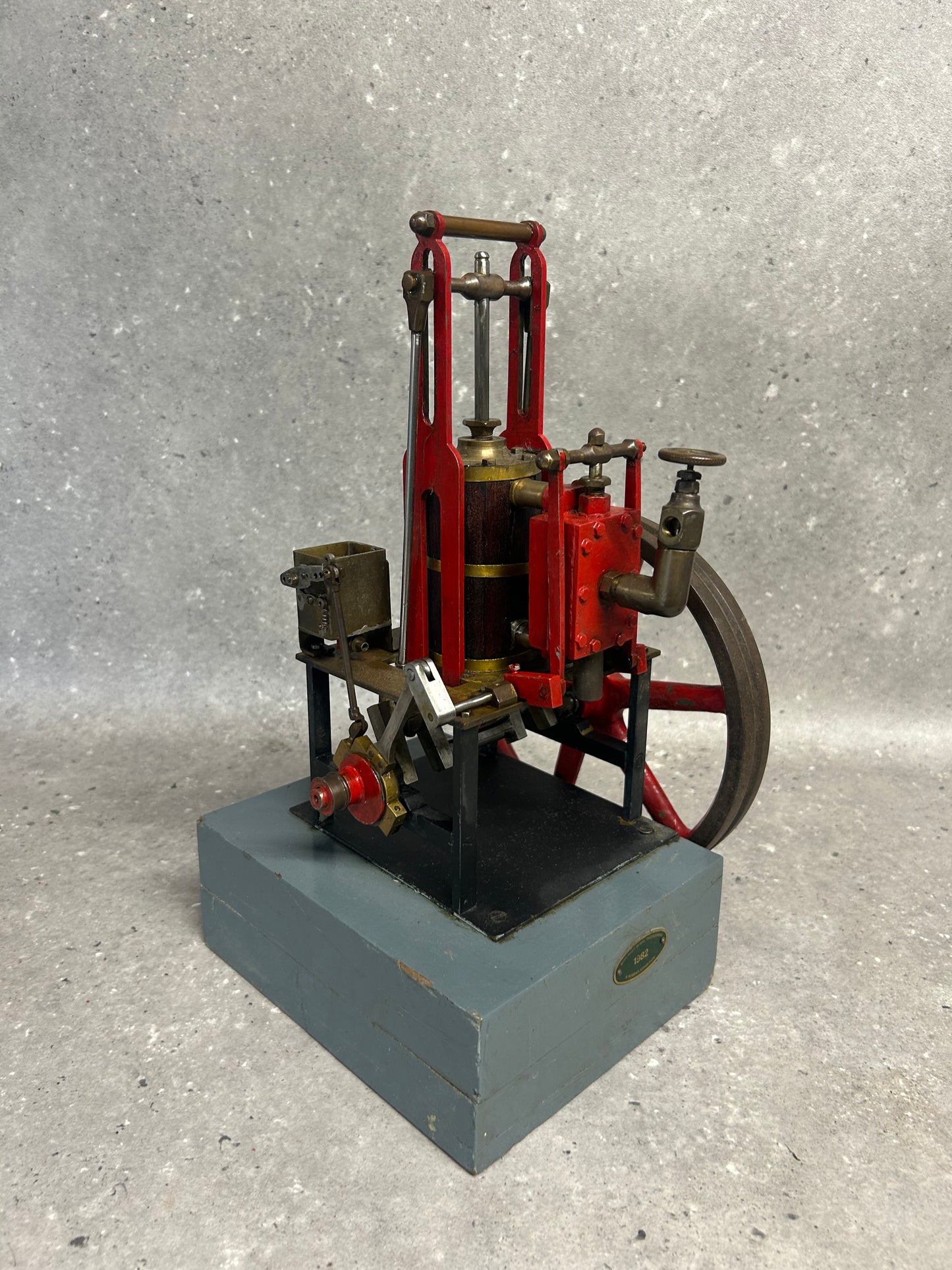 Vertical Table Engine 1980s Model