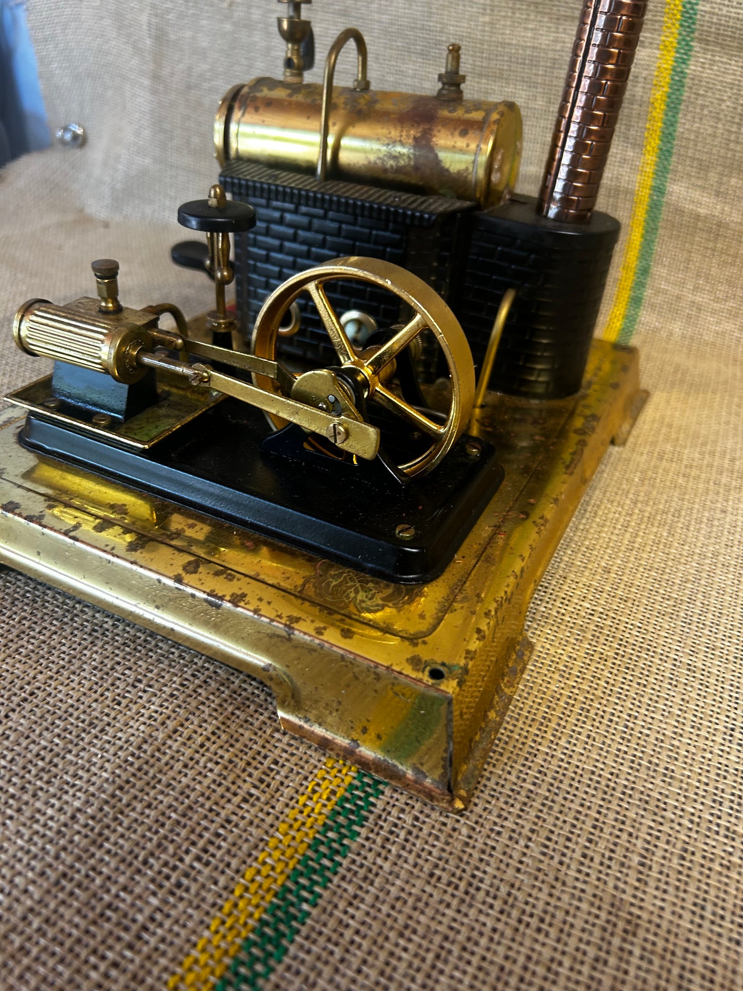 Wilesco D106 (Gold) Stationary Engine