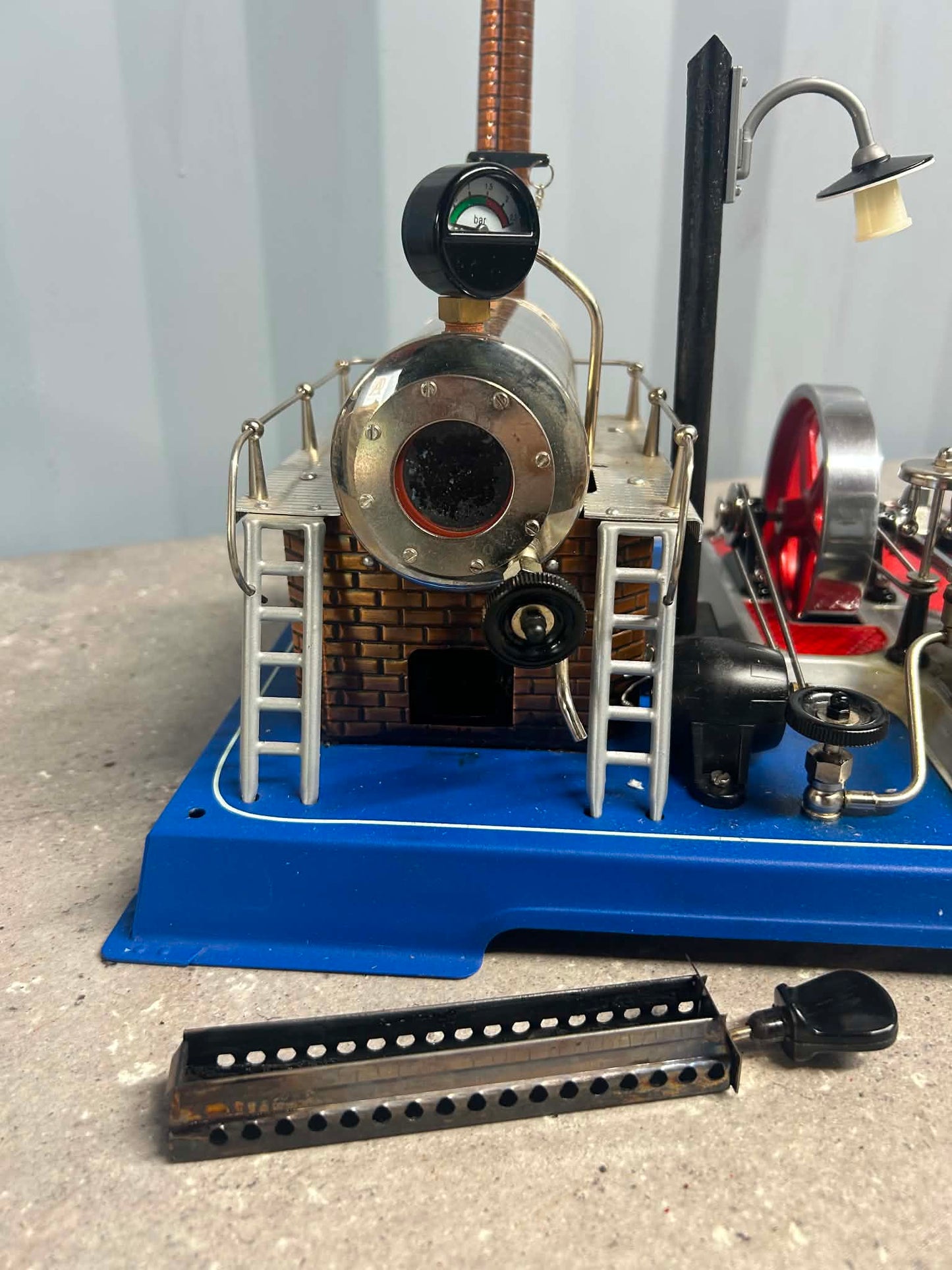 Wilesco D20 Stationary Engine w/ Light & Dynamo