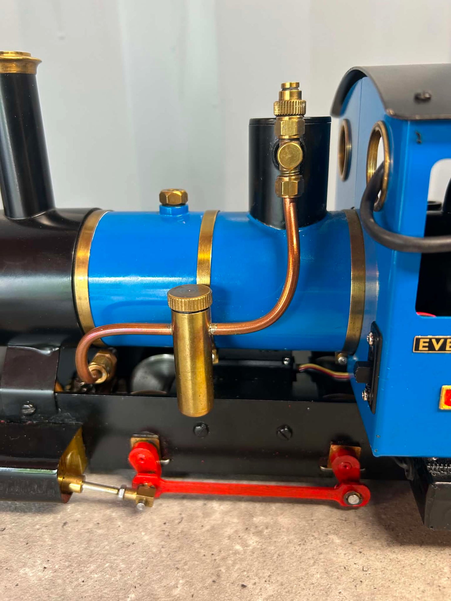Cheddar Models “Iver” 32mm Gas-Fired Locomotive w/ Tender & Radio Control
