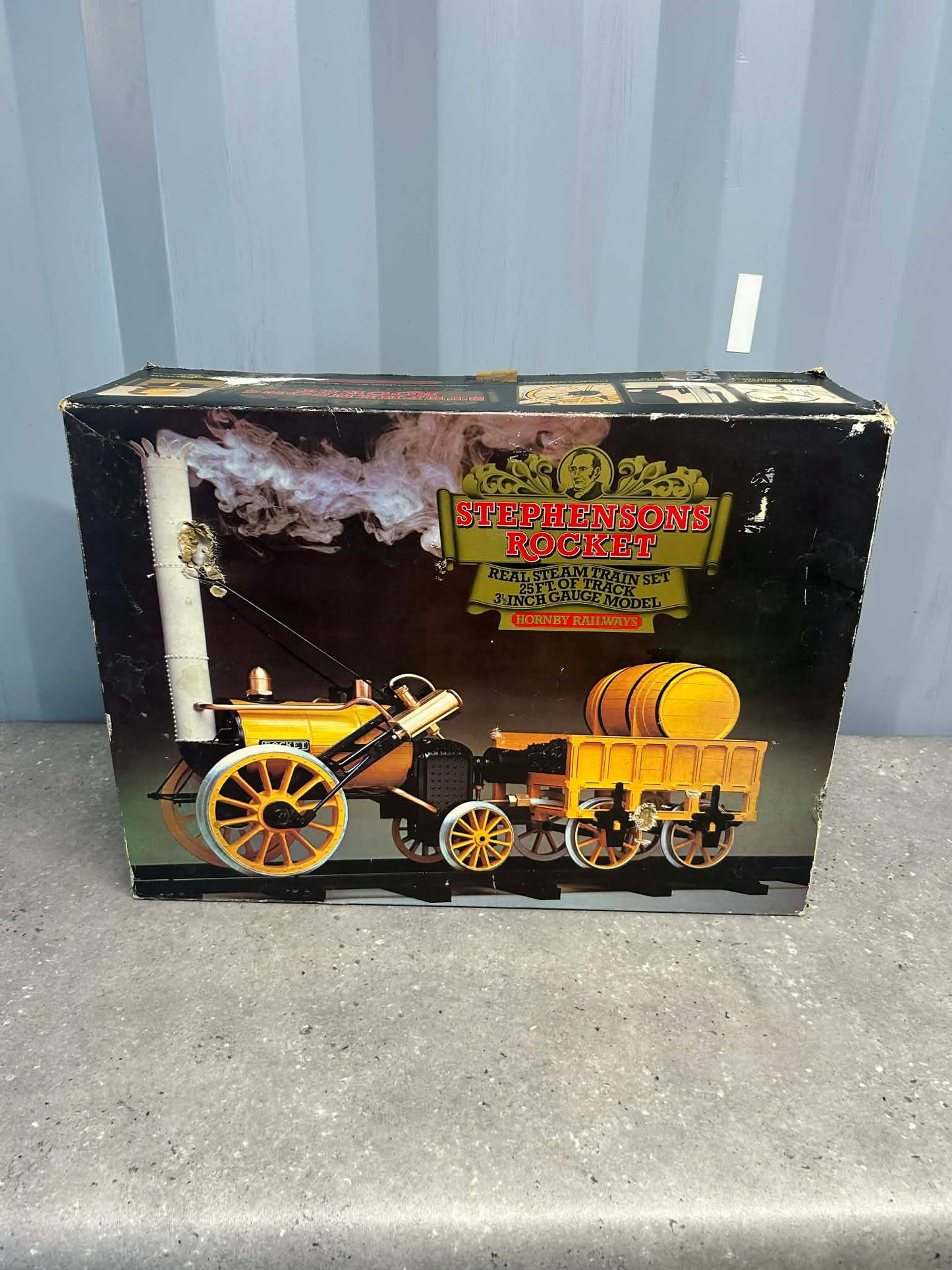 Hornby 3 1/2 Inch Gauge Stephensons Rocket Locomotive Set