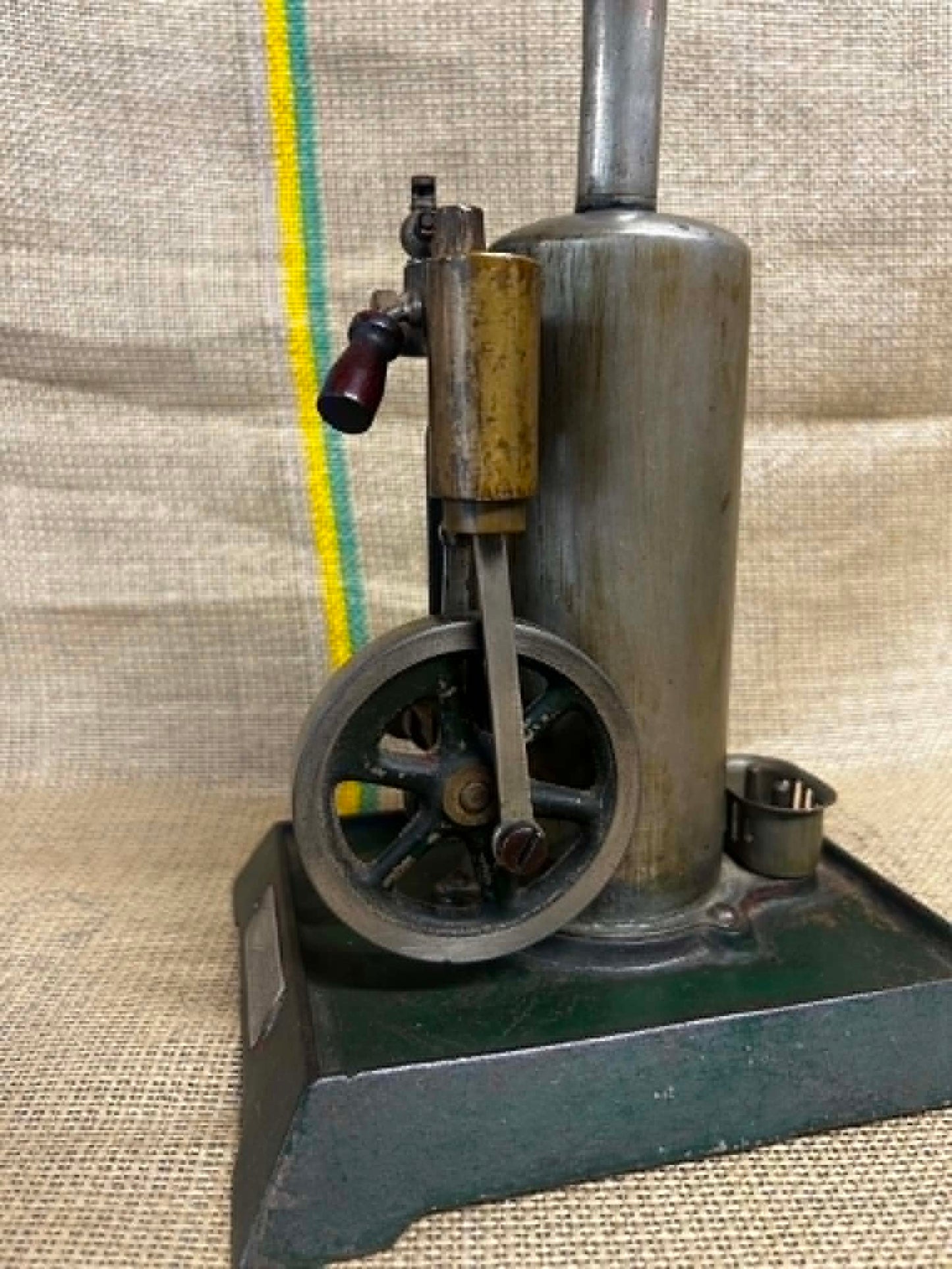 Empire Metal Ware Corp. B31 Vertical Electric Stationary Engine